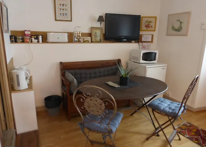 D'hotes Le Tilleul De Canac Parking Prive Gratuit Petits Dejeuners Compris Nocleg ze śniadaniem 3*