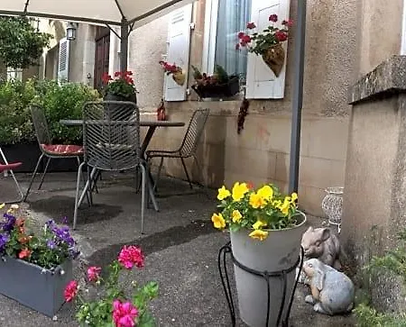 D'hôtes Le Tilleul De Canac Parking Privé Gratuit Petits Déjeuners Compris Alojamento de Acomodação e Pequeno-almoço Rodez
