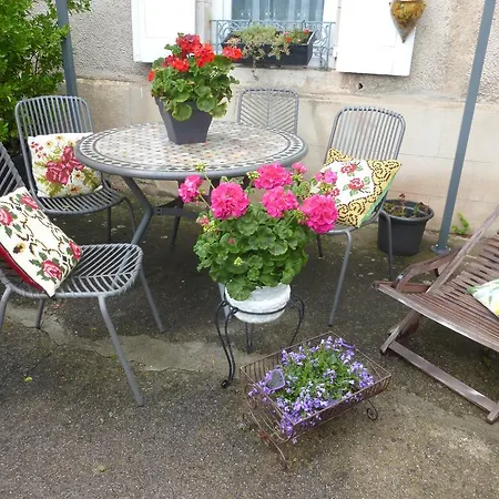 D'hôtes Le Tilleul De Canac Parking Privé Gratuit Petits Déjeuners Compris Alojamento de Acomodação e Pequeno-almoço Rodez